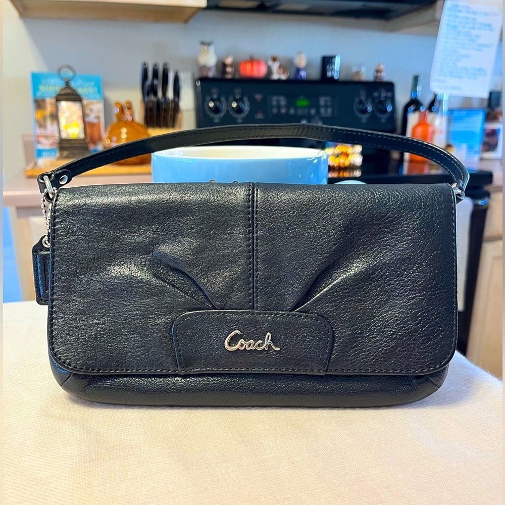 🖤Coach Black Leather Convertible Wristlet
